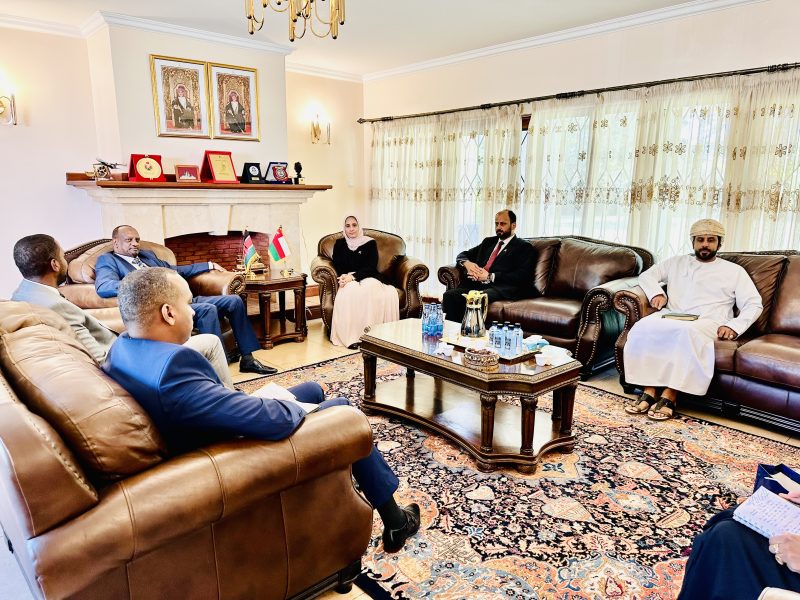 كينيا: سفيرة سلطنة عُمان تبحث تعزيز التعاون المصرفي مع الرئيس التنفيذي لبنك Premier